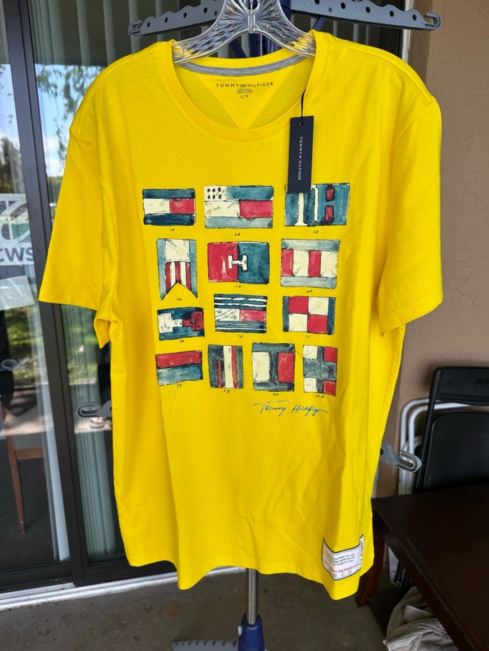 Tommy Hilfiger Men’s Bright Yellow Nautical Flag Graphic Tee Large size cotton
